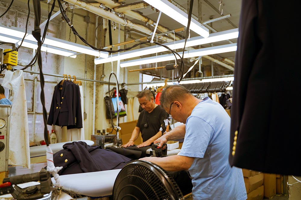 How to Choose the Right Clothing Manufacturer for Your Brand